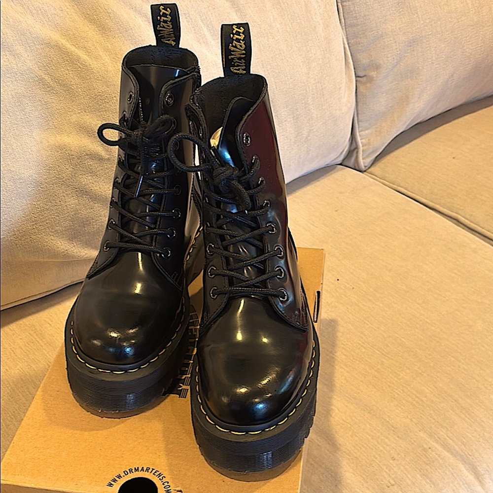 Doc martens jadon boots size 39 almost perfect condition so chic, well priced!